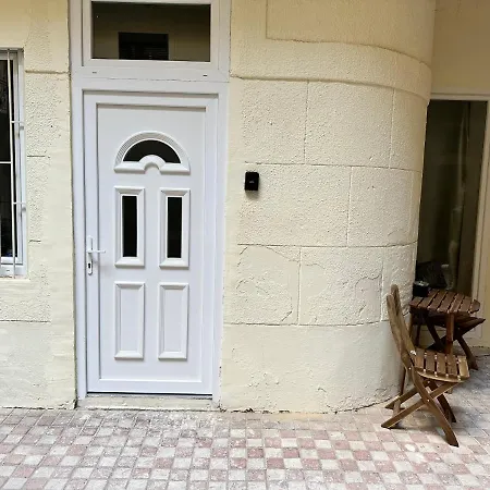 Silence In Centre Apartment